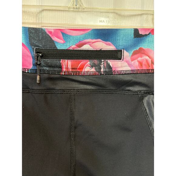 Lululemon Chase Me Crop II Secret Garden Black Leggings Size 6 - Picture 5 of 12